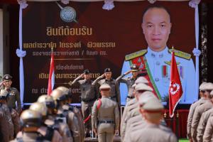 “พล.ต.ท.ไตรรงค์” ตรวจแถวตำรวจสกลนคร ชื่นชมฝึกยุทธวิธีเข้ม กำชับดูแลประชาชนด้วยหัวใจตำรวจ