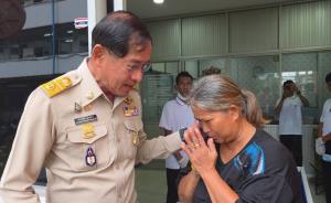 บิ๊กแจ๊สเดินหน้าสะพานบุญ รับส่งศพฟรีทั่วจังหวัด ซับน้ำตาช่วยชาวบ้านขัดสนไร้ที่พึ่ง