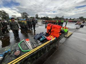 กองทัพภาคที่ 2 ร่วมศูนย์ ปภ.เขต 13 ช่วยเหลือชาวอุบลฯน้ำท่วม