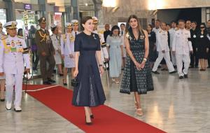 “พระราชินี” ทอดพระเนตรการแสดงรอบเยาวชนเฉลิมพระเกียรติ เรื่อง Alice in Wonderland  พระราชทานเลี้ยงผู้มาร่วมงาน