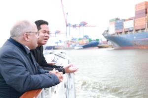 “สรรเพชญ” ดูงานท่าเรือฮัมบูร์ก แนวทางพัฒนาระบบอัตโนมัติ-แก้รถติดในเขตท่าเรือ