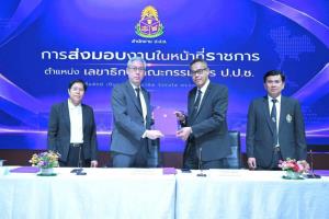 “สุรพงษ์” ส่งมอบงาน “นิติพันธุ์” นั่งเลขาฯ ป.ป.ช.คนใหม่ ทิ้งท้ายไม่ได้เป็นเลขาฯ คนใด แต่เป็นของ ป.ป.ช.ทุกคน