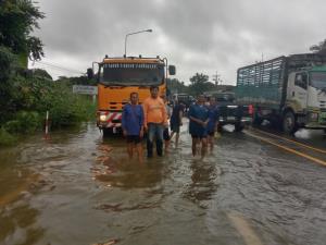 ถนนทช.ใน 6 จังหวัดจมน้ำ “สระแก้ว ฉะเชิงเทรา ลพบุรี” น้ำท่วมสูง รถผ่านไม่ได้ 5 สาย