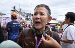 ประทับใจ! อยู่ลพบุรี ฝ่าฝนไปรวมพลังที่หาดใหญ่ ลั่น “อยู่ไม่ได้แล้ว ต้องมาแสดงพลังเอาประเทศไทยของเราคืนมา”
