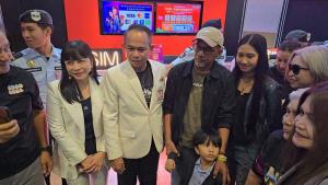 "เนเน่ รอยัล" กลับถึงไทยแล้ว ชาวภูเก็ตเตรียมแห่รอบเมืองเย็นนี้