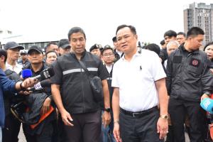 อนุทิน-ชัชชาติ ลงพื้นที่น้ำท่วมหลักสี่ เร่งช่วยเหลือผู้ประสบภัยคลองเปรม