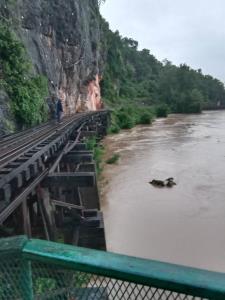 รฟท.ปิดทางช่วงท่ากิเลน – น้ำตก “กาญจนบุรี”สะพานถ้ำกระแซ น้ำท่วมสูง เดินรถไม่ปลอดภัย