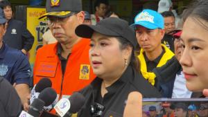 ศุภมาส รัฐมนตรีประจำสำนักนายก ลงพื้นที่นนทบุรี มอบถุงยังชีพ-น้ำดื่ม ยันสถานการณ์น้ำเริ่มลดลง เตรียมพร้อมฟื้นฟูหลังน้ำลด