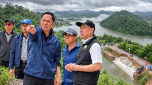 เลขา รมว.กษ. ลงพื้นที่ติดตามสถานการณ์ “อ่างคลองระโอก” เร่งระบายผ่านลำน้ำเดิม พร้อมกำชับเฝ้าระวังพื้นที่ท้ายน้ำ