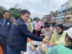 กยท.ลุยบึงกุ่มแจกถุงยังชีพ 200 ชุด เตรียมมาตรการเร่งด่วนช่วยชาวสวนยางประสบภัย