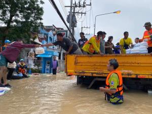 ฝนถล่มน้ำท่วม 21 จังหวัด กระทบถนนทางหลวงชนบท 102 สายทาง
