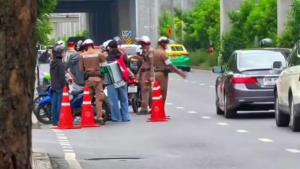 สน.โชคชัย เล็งเอาผิด พ.ร.บ.คอมพิวเตอร์ โพสต์กล่าวหา ตั้งด่านซ้ำเติมน้ำท่วม