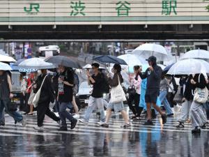 โตเกียวเผชิญฝนตกติดต่อกันยาวนานที่สุดเป็นประวัติการณ์