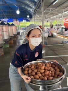 “น้องแทนใจ” ลางานช่วยโรงครัวคันนายาวอีกวัน ขอบคุณดราม่า “โรงครัวภูมิใจไทย x GrabFood”  ทำผู้ประสบภัยเข้าถึงข้อมูลการช่วยเหลือมากขึ้น