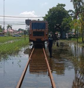 น้ำเริ่มลด!รฟท.เร่งเข้าฟื้นฟูทางรถไฟสายตะวันออก 2 จุด ช่วงสระแก้ว, ด่านพรมแดน
