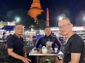 3 เพื่อนซี้ นรต.45 ดินเนอร์สุดชิลตลาดโต้รุ่งองค์พระปฐมเจดีย์