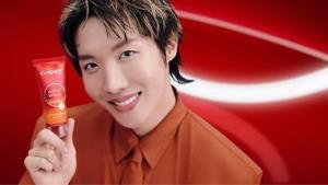 Colgate&amp;#174; Optic White&amp;#8482; Vitamin C และ ‘j-hope’ แห่งวง BTS แอมบาสเดอร์ เอเชียแปซิฟิกและประเทศไทย สร้างปรากฏการณ์ Take over จอ Digital Out of Home ทั่วประเทศ!