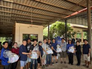 “อรรถกร–อิทธิ” ลุยช่วยน้ำท่วมฉะเชิงเทรา เปิดโรงครัว–ศูนย์พักพิงหัวไทร พร้อมลงราชสาส์น แจกถุงยังชีพ ดูแลประชาชนถึงพื้นที่