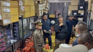 นครบาลทลายโกดังบุหรี่ไฟฟ้า ยึดของกลาง 3 แสนชิ้น มูลค่า 100 ล้านบาท