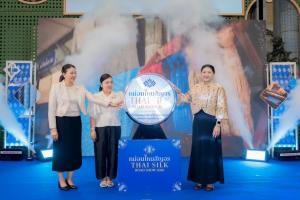 กรมหม่อนไหมเดินหน้าส่งเสริมตลาดไหมไทย จัด “หม่อนไหมสัญจร” 3 จุดใหญ่ใจกลางเมือง เชื่อมผู้ผลิตสู่ผู้บริโภค สร้างรายได้แก่เกษตรกรและชุมชน