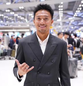 “เทพบิว” ลุคสุดเนี๊ยบ บินกลับญี่ปุ่นเข้ารับรางวัล MVP กีฬาเอเชียนเกมส์ 2026