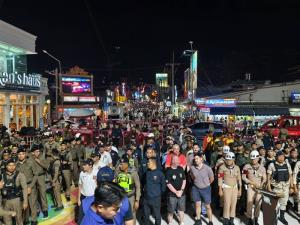 คาดเงินสะพัดวันละ 30 ล้านบาท ทหารเรือสหรัฐแวะพักผ่อนที่ภูเก็ต ขณะ ตร.-ปกครอง ปล่อยแถวดูแลความปลอดภัย