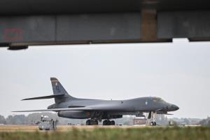 สหรัฐฯ ย้ายเครื่องบินทิ้งระเบิด B-1 ออกจากฐานทัพในอังกฤษ หวั่นถูก 'อิหร่าน' ก่อการร้าย
