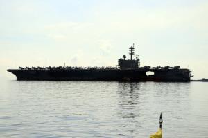 กองเรือสหรัฐฯ ต้อนรับนายก อบจ.ภูเก็ต พร้อมคณะเยี่ยมชมเรือ USS George H.W. Bush กระชับสัมพันธ์สองประเทศ