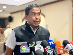 “น้ำท่วม ตอผุด” สารพัดปัญหาเปลือย ชัชชาติ ล่อนจ้อน !!