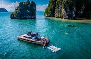 “ไพซีส” (Pisces) ล่องเรือคาตามารันสุดหรู โดย “Cape Odyssey”