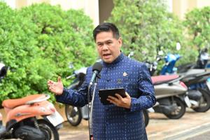”วราวุธ“ สั่งเร่งกำจัดคราบน้ำมันลอยน้ำออกจากโรงงานในปราจีนฯ ติดประกาศให้หยุดกิจการชั่วคราว