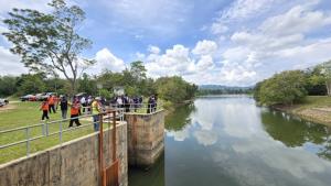 ผู้ว่าฯพัทลุงลงพื้นที่ติดตามสถานการณ์น้ำเตรียมพร้อมรับมืออุทกภัยช่วงปลายปี