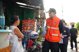 “เจเศรษฐ์” นำ ปภ. ผนึก กทม.เร่งฟื้นฟูพื้นที่เคหะร่มเกล้า เคาะประตูบ้านช่วยลงทะเบียนเยียวยา ย้ำต้องถึงมือทุกคน