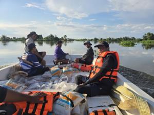 เจ้าท่าฯระดมเจ้าหน้าที่ -เรือท้องแบน เข้าช่วยเหลือประชาชนในพื้นที่น้ำท่วม
