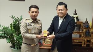 “เสฏฐวุฒิ” รายงานตัวรับเก้าอี้ นอภ.ลำสนธิ ยันถูกย้ายเป็นเรื่องธรรมดา ทำใจได้ ลั่นยังจะใช้โซเชียลเข้าถึงประชาชนง่าย