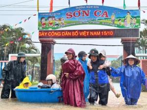 ‘เว้-ดานัง’ อ่วม! ฝนถล่มทำน้ำท่วมฉับพลัน-ดินถล่ม เวียดนามระดมกำลังทหารเข้ากู้ภัย