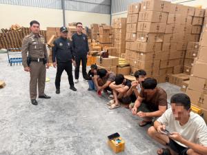 สตม.ทลาย 2 โกดังสมุทรสาคร ยึดเครื่องสำอางปลอม รวบ 6 ต่างด้าว ลอบขายแพลตฟอร์มออนไลน์