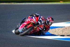 "ก้อง-สมเกียรติ" จบอันดับ 14  WorldSBK เรซแรก สนาม 11 เอสโตริล