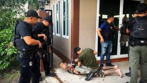 ป.บุกจับ “แมน คอนหวัน” เอเยนต์ยานรกขับรถพุ่งชนตำรวจขณะล่อซื้อยาบ้า