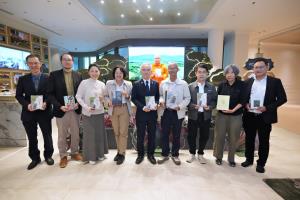 The Forestias ร่วมกับสมาคมนักเรียนเก่าญี่ปุ่นฯ - มูลนิธิไร่เชิญตะวัน - GISTDA เปิดตัวหนังสือแปล “มาสร้างป่ายั่งยืน 9,000 ปี โดยวิธีมิยาวากิ” ฉบับอ่านง่าย