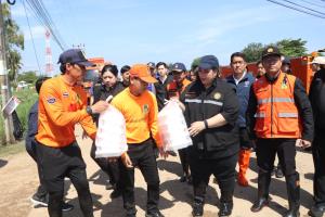 “ศุภมาส” เยี่ยมผู้ประสบภัยปราจีนบุรี–นครนายก นำความห่วงใย “นายกฯ อนุทิน” รับฟังปัญหา พร้อมประสานฟื้นฟูหลังน้ำลด