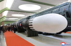 'ผู้นำคิม' อวดขีปนาวุธ ICBM ยิงไกลถึงแผ่นดินสหรัฐฯ หลัง 'ทรัมป์' แบะท่าอยากพบหน้าเวทีใน 'เอเปค'