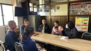 นาทีชีวิต! ตำรวจมุกดาหารบุกช่วยสาววัย 16 ถูกแฟนหนุ่มวัย 36 ทำร้าย-กักขัง หลังแอบส่งพิกัดถึงญาติ