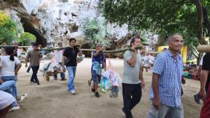 “แห่ช่อเข้าวัด” งานบุญสารทเดือนสิบ ประเพณีอันเป็นเอกลักษณ์ของชาวกระโสม พังงา