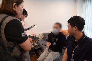 ดีเอสไอ รวบพนักงานโรงแรม อ้างเป็นอาจารย์ ม.ดัง ตุ๋นเด็กชายถ่ายคลิป-ภาพลามก อ้างวิจัย “เพศวิถี” ยึดของกลาง 5,000 ไฟล์
