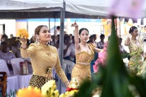 (คลิป)คิวจองยาวทะลุปี 71! “ใหม่ พัชรี” เนรมิตเวที “สีทอง” เปิดฤดูกาลใหม่ – สปอนเซอร์ใหญ่เทงบหนุนแน่น