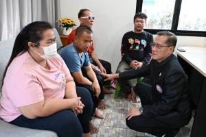 สมาคมคนตาบอดฉะเชิงเทรา ซึ้งใจเพื่อนพึ่ง(ภาฯ) ไม่ทิ้งกันในยามยาก มอบถุงยังชีพพระราชทาน