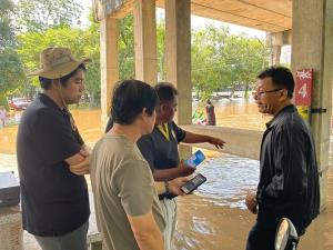 กฟผ.เขื่อนศรีนครินทร์ลงพื้นที่แจ้งปรับแผนระบายน้ำ เตือนชาวบ้านริมแควใหญ่เตรียมรับมือ