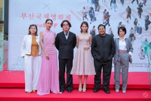 ก้าวสู่เวทีนานาชาติ “บัว” ตอกย้ำศักยภาพภาพยนตร์ไทย นำทีมผู้สร้างร่วมเดินพรมแดงในเทศกาลภาพยนตร์นานาชาติปูซาน ครั้งที่ 31