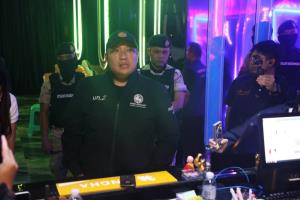 มท.2 บุกตรวจ 4 คาราโอเกะ KTV ระยอง พบทั้งหมดไร้ใบอนุญาต แฝงค้าประเวณี 2 แห่ง อึ้งจ่ายส่วย 7.5 หมื่นต่อเดือน